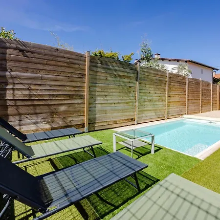 Maison De Confort 10 Personnes Avec Piscine