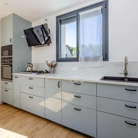 Maison De Confort 10 Personnes Avec Piscine