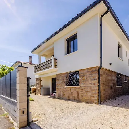 Сasa de vacaciones Maison De Confort 10 Personnes Avec Piscine *