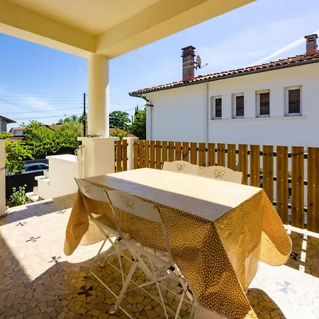 Сasa de vacaciones Maison De Confort 10 Personnes Avec Piscine Montauban
