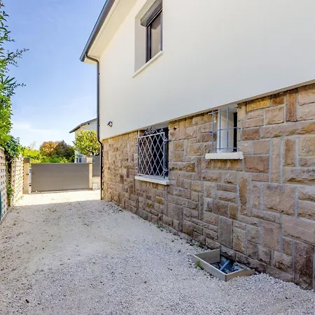 Maison De Confort 10 Personnes Avec Piscine *