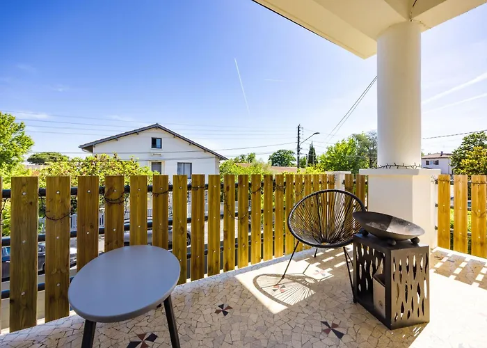 בית נופש Maison De Confort 10 Personnes Avec Piscine מונטובן