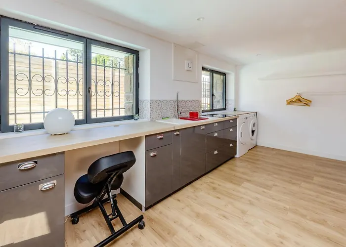 בית נופש Maison De Confort 10 Personnes Avec Piscine מונטובן