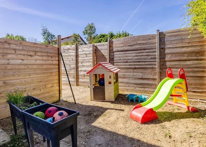 בית נופש Maison De Confort 10 Personnes Avec Piscine מונטובן