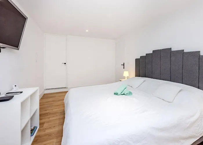 Maison De Confort 10 Personnes Avec Piscine מונטובן