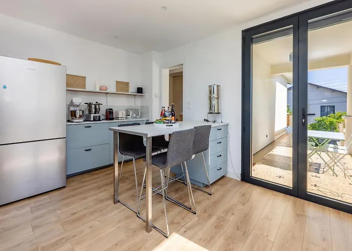 Maison De Confort 10 Personnes Avec Piscine מונטובן