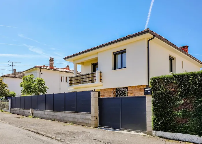 Maison De Confort 10 Personnes Avec Piscine בית נופש מונטובן