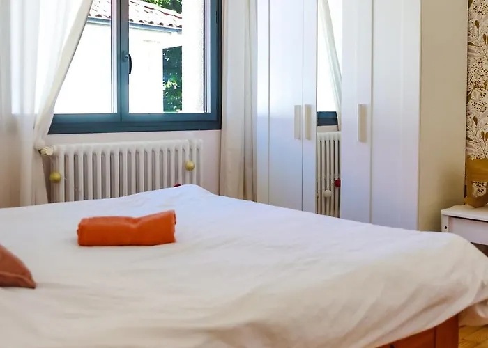 בית נופש Maison De Confort 10 Personnes Avec Piscine מונטובן